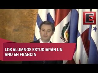 Nuño pide a alumnos becados mostrar la mejor cara de México