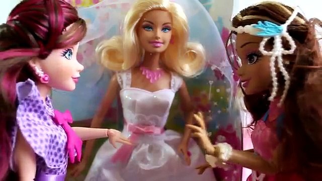 Barbie Beatriz Flagra Ken e Barbie Carol Juntos!! Novela da Barbie 64 em portugues Clube K
