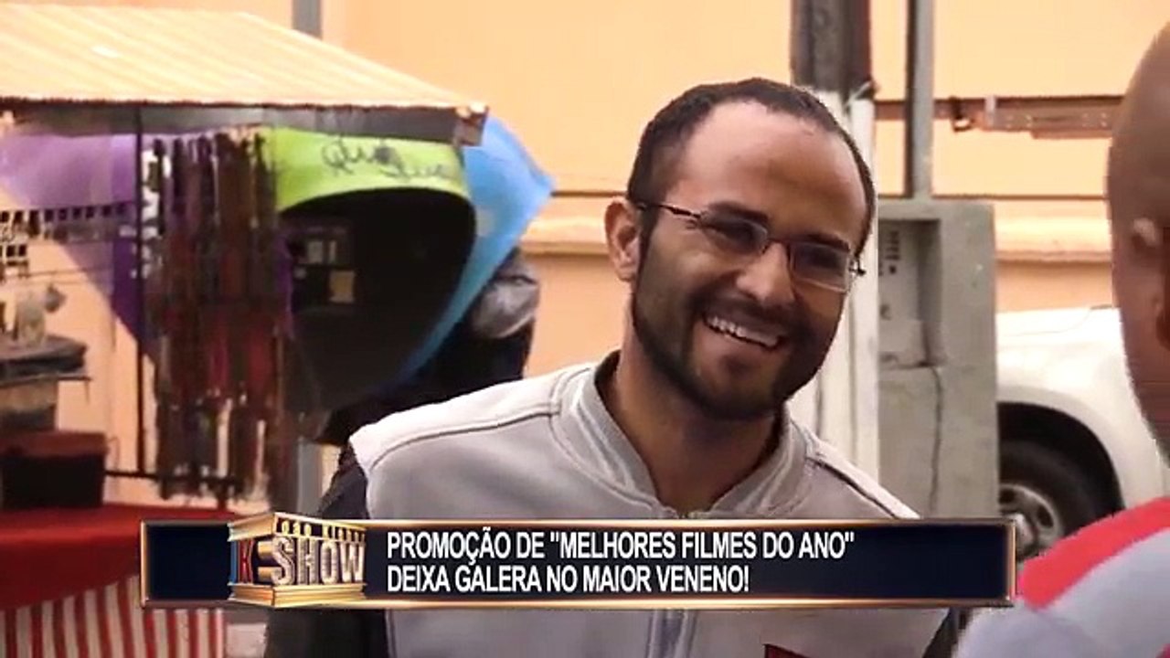 Promoção com os “Melhor Filmes do Ano” faz camelô apanhar na rua