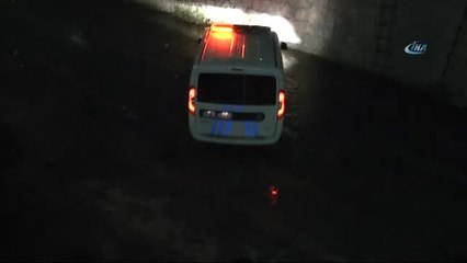 Kadın Zanlının Peşinden Atlayan Polis Betona Zemine Düştü