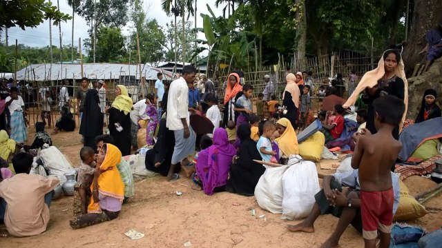 Thousands of Rohingya stranded on Bangladesh border