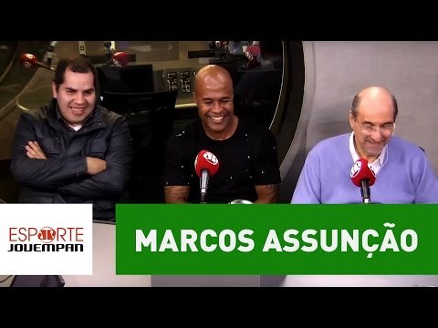 Marcos Assunção brinca sobre gols de falta: os goleiros deixavam