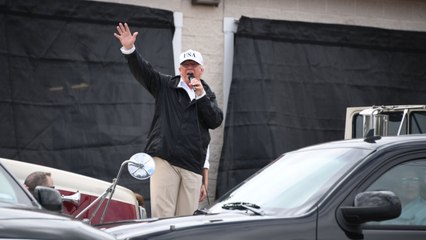 Donald Trump comments on crowd 'turnout' during a Visit to Harvey-ravaged Texas