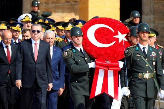 İktidar ve Muhalefet Birlikte Ata'nın Huzuruna Çıktı