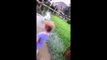 Il croise une fillette qui se balade toute seule en pleine inondation - Ouragan Harvey