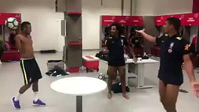 Brésil : Neymar & Alves s'éclatent !