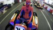 Vida carrera hombre araña superhéroes ⏏ araña viaja en coche transportando l l kart reales