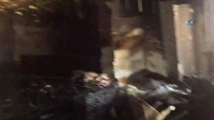 Hırsızlar Evi Önce Soydu, Sonra Ateşe Verdi