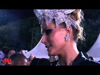 Ana Hickman explica a sensação de desfilar pela Vai-Vai