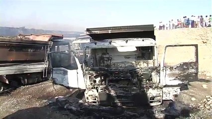 Teröristler İş Makinelerini Ateşe Verdi