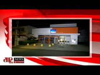 Bando explode caixas eletrônicas e usa ônibus como barricada