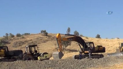 Teröristler Siirt'te İş Makinelerini Ateşe Verdi
