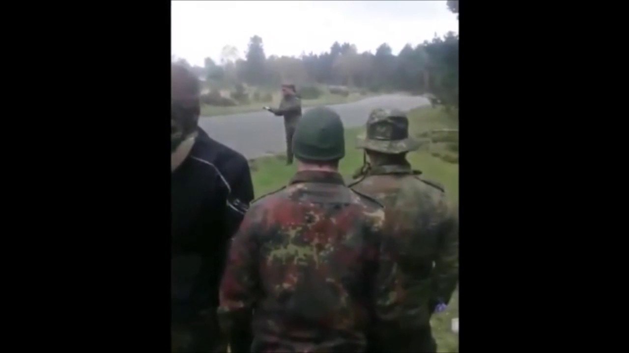 Il lance une grenade et se rate complètement.. FAIL débile