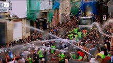 Espagne : la Tomatina, cette fête populaire où 22.000 personnes se lancent des tomates