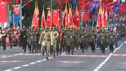 Vatan Caddesi'nde 30 Ağustos Coşkusu