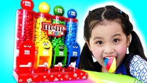 Bad Kid Steals M&M's IRL Learn Colors with Candy for Children Toddlers and Babies, Kids Pretend Play