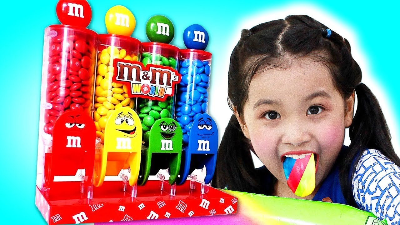 Bad Kid Steals M&M's IRL Learn Colors with Candy for Children Toddlers and Babies, Kids Pretend Play