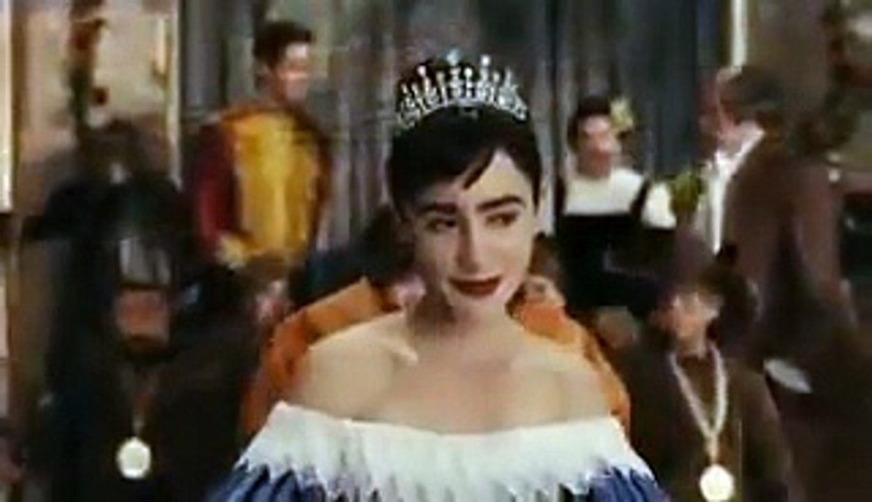 Blanche Neige (2012) - French (360p_30fps_H264-96kbit_AAC)