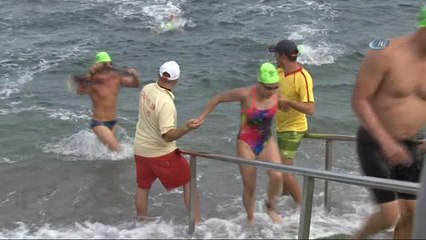 Yüzerek Çanakkale Boğazı'nı Geçtiler