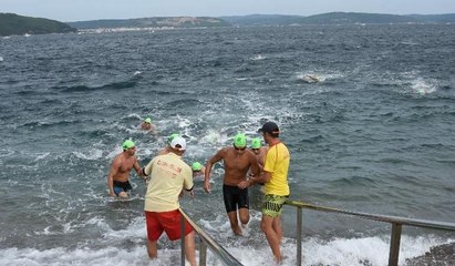 Çanakkale Boğazı'nı yüzerek geçtiler