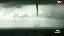Panik dhe frike, tornado të njëpasnjëshëme godasin qytetin olimpik (360video)