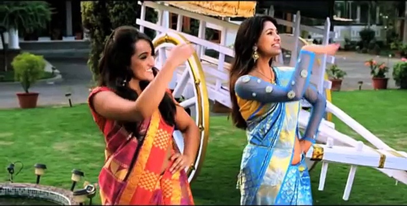 Suntv Deivamgal Serial Actress Vani Bhojan Hot Navel Show