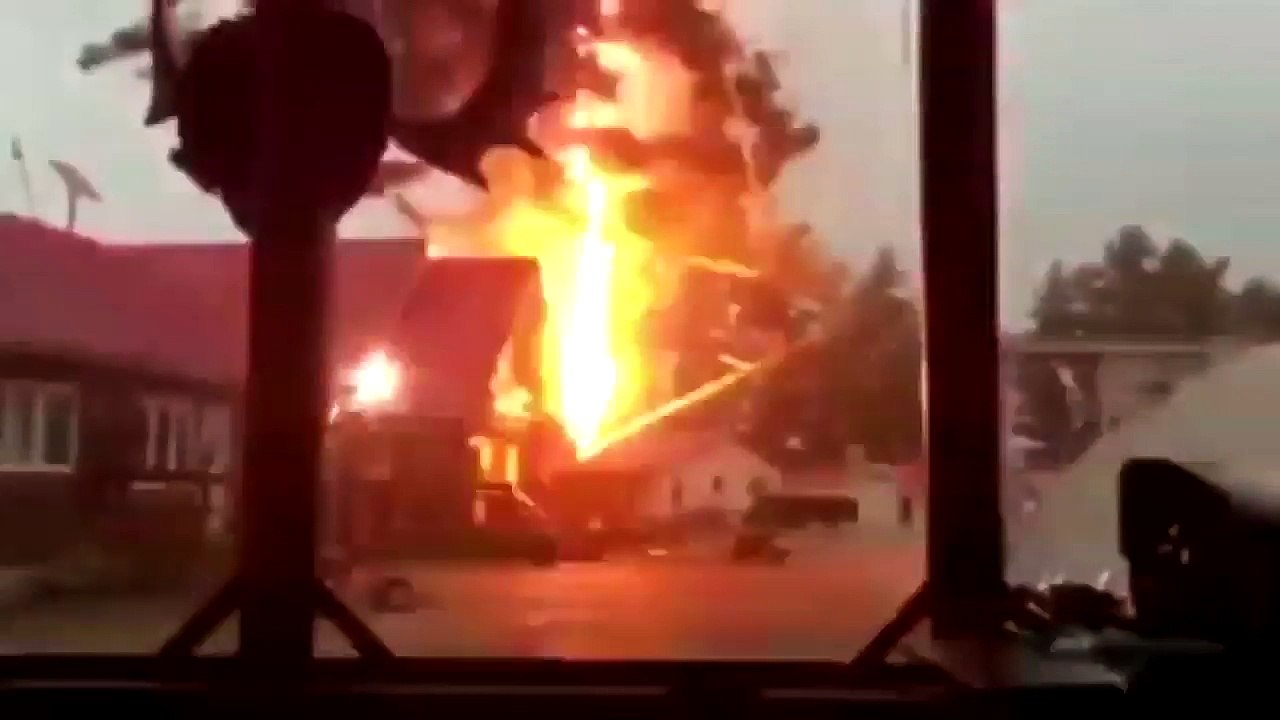 La foudre est sans pitié avec un arbre