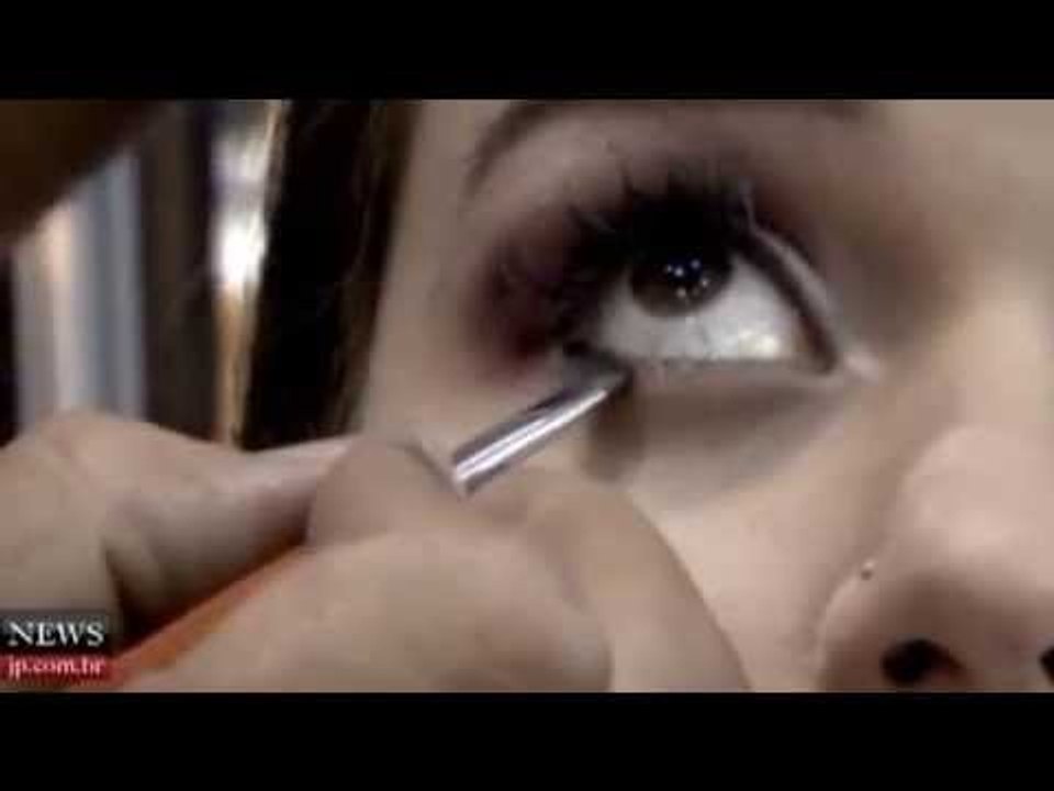 Aprenda fazer uma maquiagem com olhos marcados para o dia-a-dia