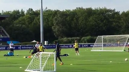 Kylian Mbappe ridiculise Olivier Giroud à l'entrainement des Bleus !