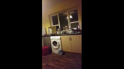 Il se passe des choses étranges dans sa maison... Hantée ???
