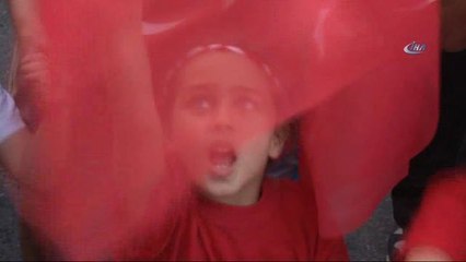 Beşiktaş'ta 30 Ağustos Geleneksel 'Fener Alayı' ile Kutlandı