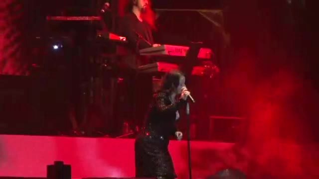 Şebnem Ferah Sahnede İzleyenlerini Şaşırttı