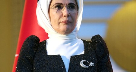 30 Ağustos Resepsiyonuna Emine Erdoğan'ın Ay-Yıldızlı Broşu Damga Vurdu