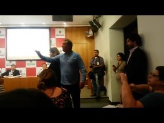 Vereador interrompe sessão sobre a regulamentação do Uber em SP