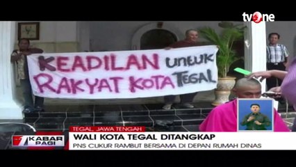 Ungkapan Syukur dan Keprihatinan, PNS Cukur Rambut Bersama di Depan Rumah Dinas