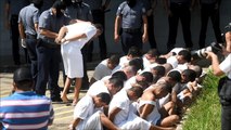 Trasladan pandillas a cárcel de máxima seguridad en El Salvador