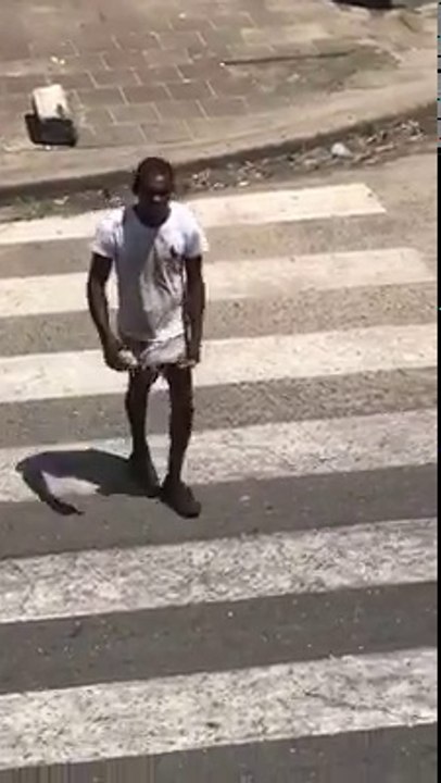 No le queda la ropa