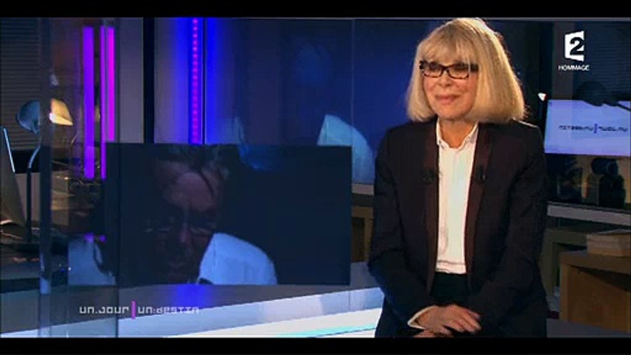 Bouleversant: Les larmes de Mireille Darc alors qu'Alain Delon lit une lettre qu'elle lui a écrite