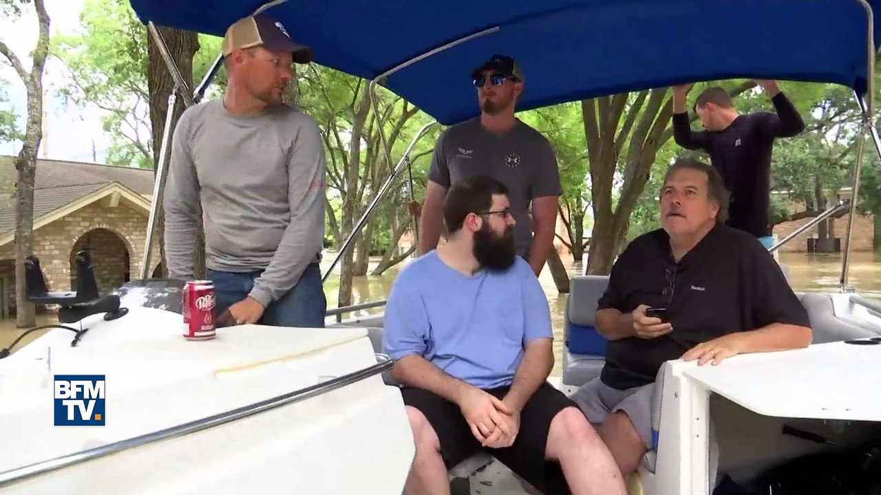 Cette famille américaine retrouve son salon sous les eaux après la tempête Harvey