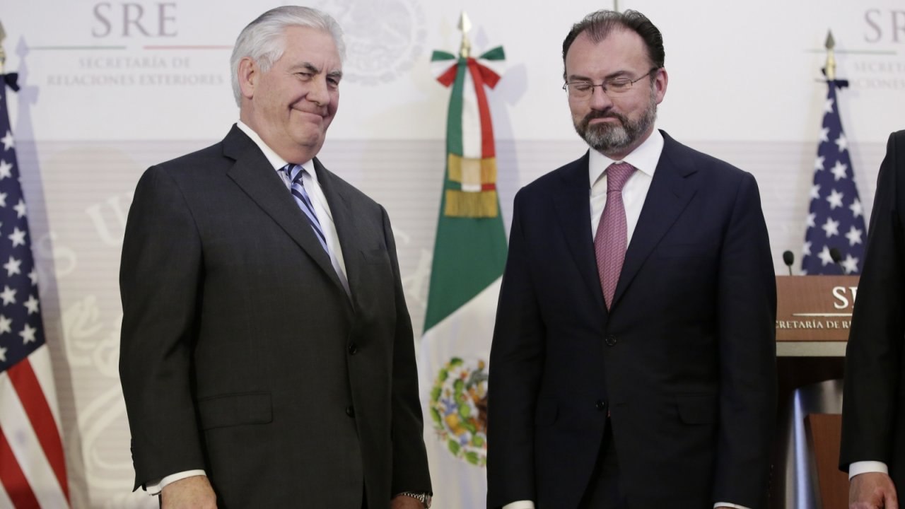 Tillerson puts Trump in awkward spot by thanking Mexico for Harvey aid offer