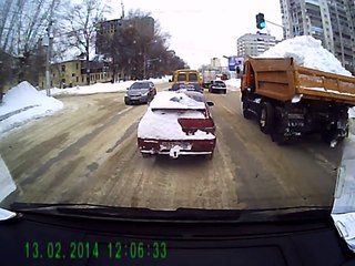 Download Video: Road rage russe... Ou pas! Y'a aussi des gars bien en russie