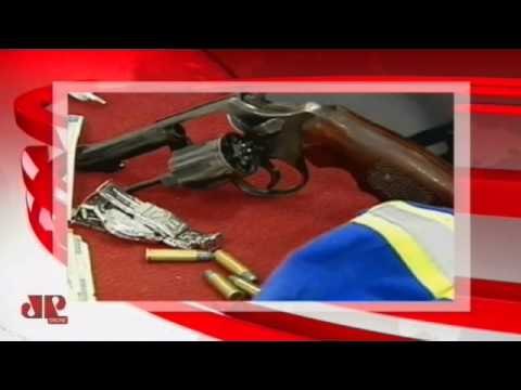 Criminosos que usavam uniforme da Sabesp são presos comendo feijoada em comemoração a assaltos
