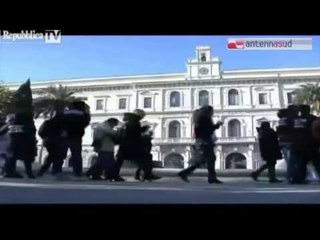 TG 03.03.14 Precari dell'Università scrivono al Rettore: "Disposti a lavorare senza stipendio"