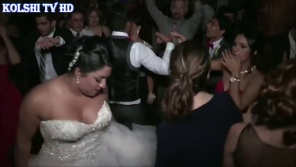 رقص ترقص بصدرها المثير