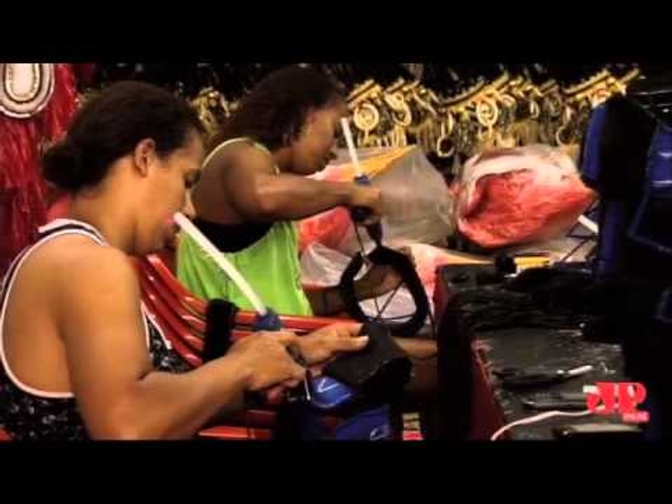 Rosas de Ouro leva à avenida o folclore e as diversas celebrações pelo mundo