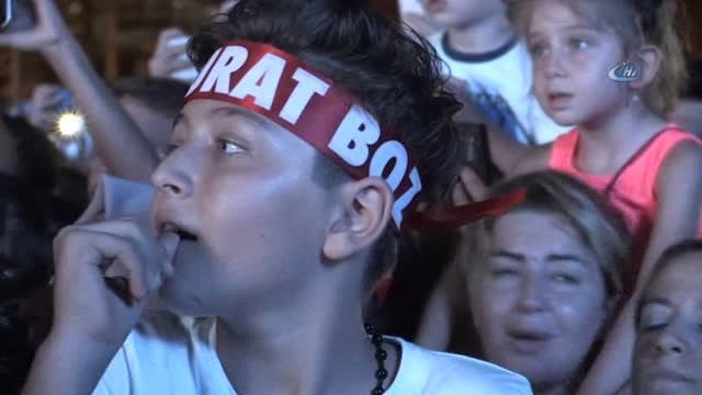 Zafer Bayramı'nda Murat Boz Antalyalıları Coşturdu