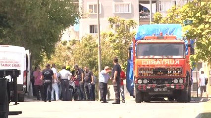 İzmir'deki Patlamanın Hedefi Olan Otobüs Kaldırıldı