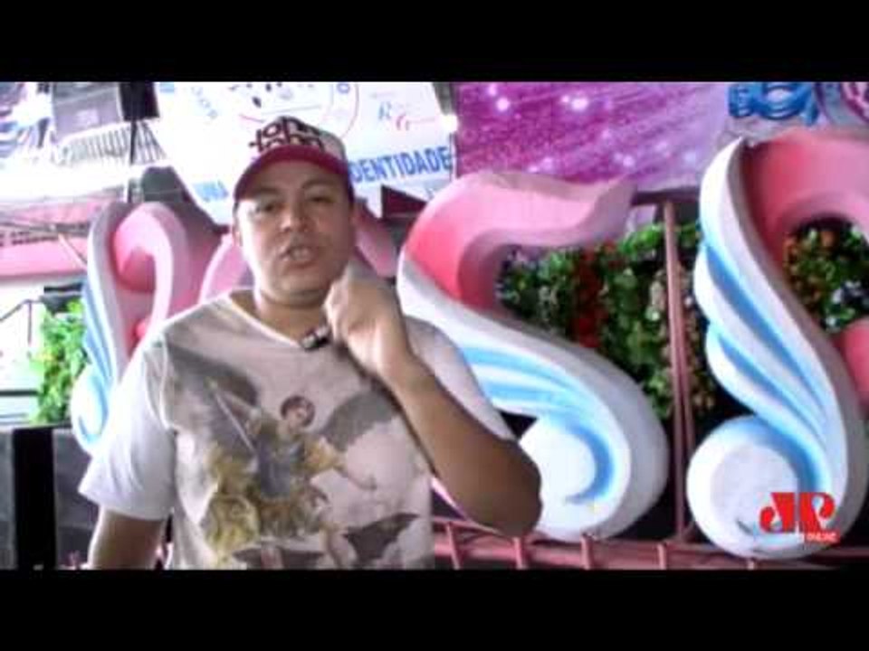 Rosas de Ouro: intérprete expõe emoção de dar voz ao samba da escola na Avenida