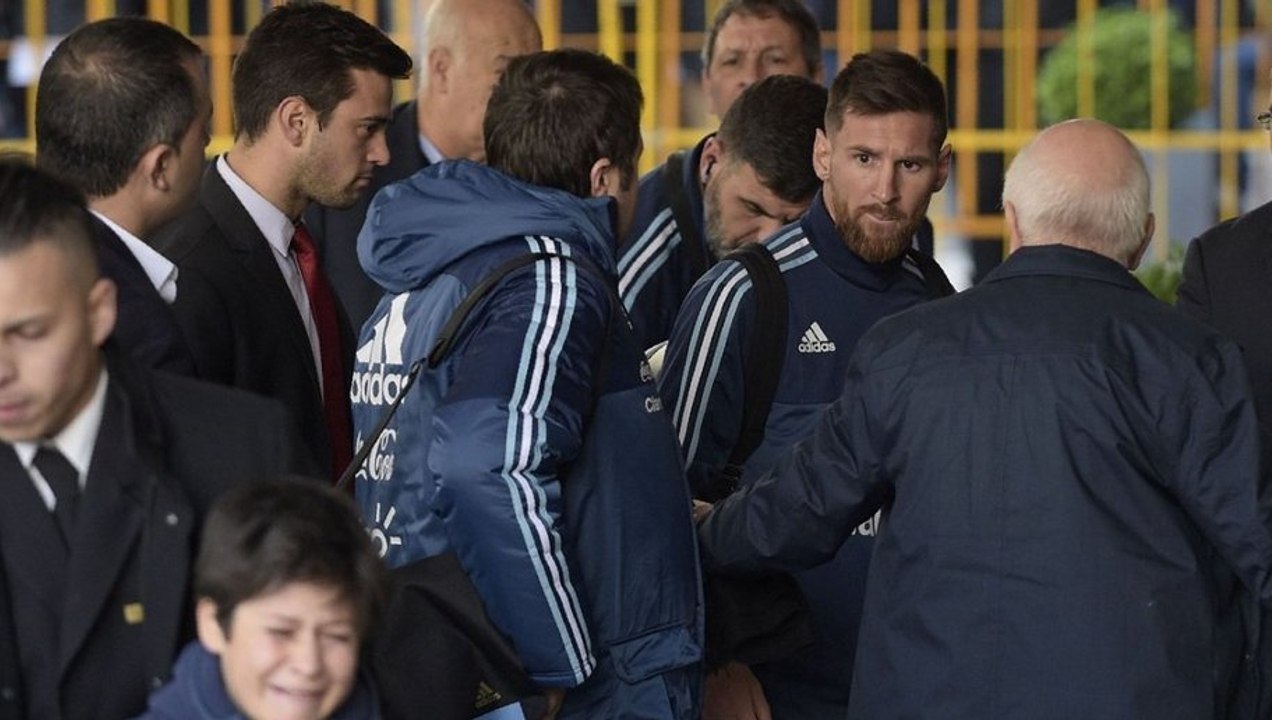 Le geste très classe de Messi pour un jeune fan en pleurs