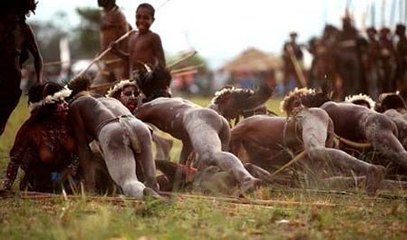 Thổ dân Muốn lấy vợ phả...khỏa thân nhảy qua lưng bò